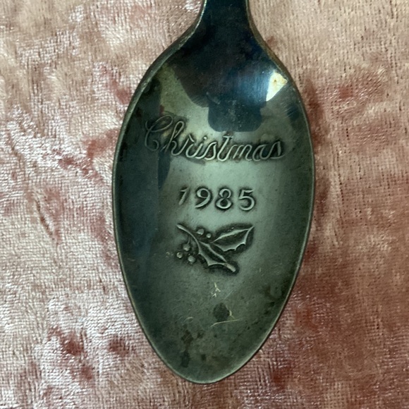 Vintage 80s Reed & Barton Collectible. Child with Candlestick Christmas Spoon - Picture 3 of 7